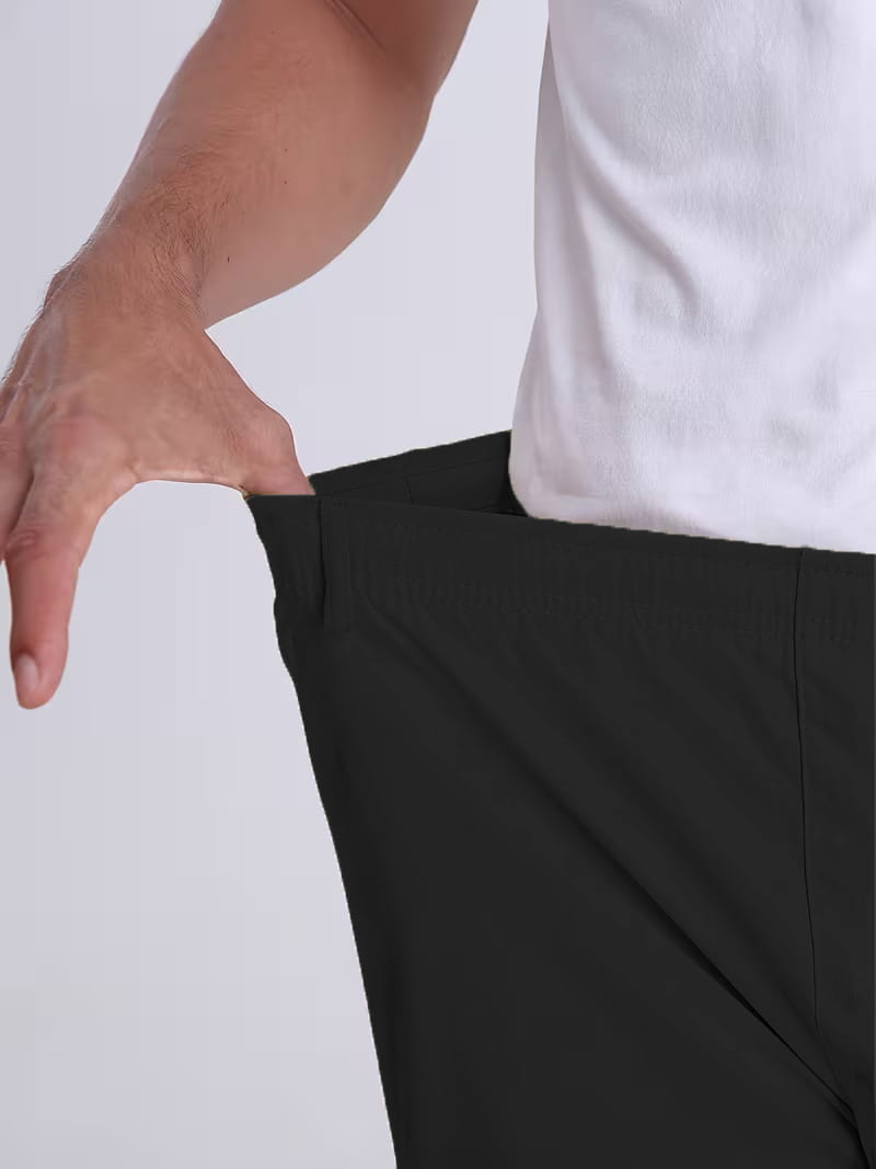 Pantalons habillés noirs pour hommes avec un léger froissage, présentés dans la collection de bermudas cargo pour hommes à poches multiples, pantalons d’été respirants