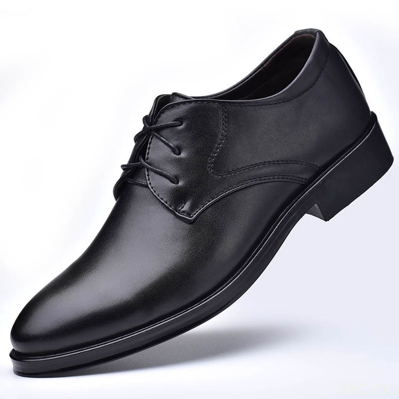 Herren-Lederschuhe vom Typ Oxford mit schwarzem Lederschnürdesign, polierter Oberfläche und klassischem Stil.