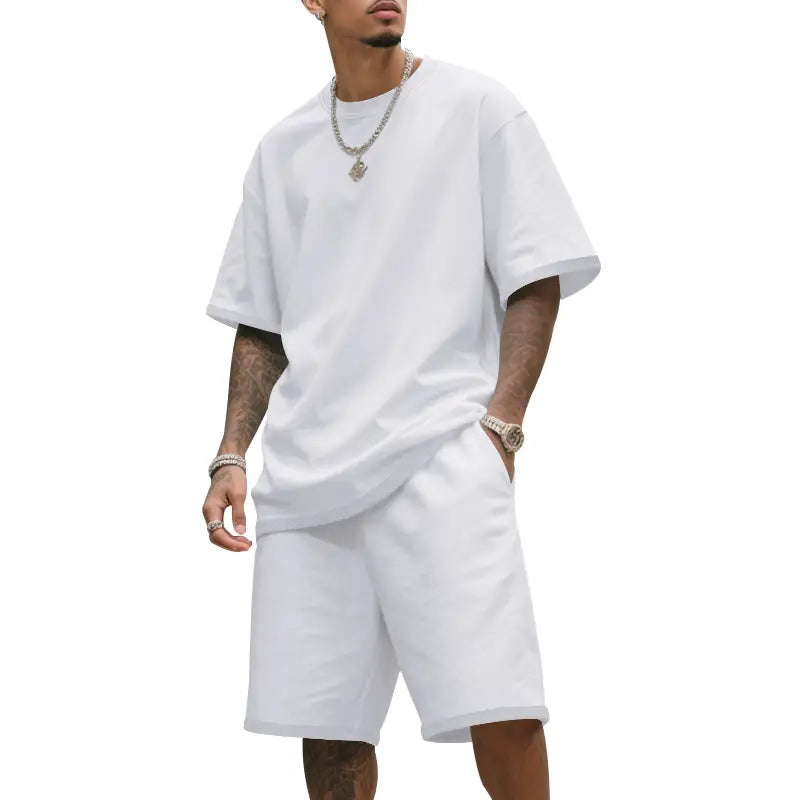 Camiseta oversize de algodón blanca para hombre con ajuste relajado y mangas cortas, del conjunto veraniego casual para hombre de dos piezas, camiseta y pantalones cortos.