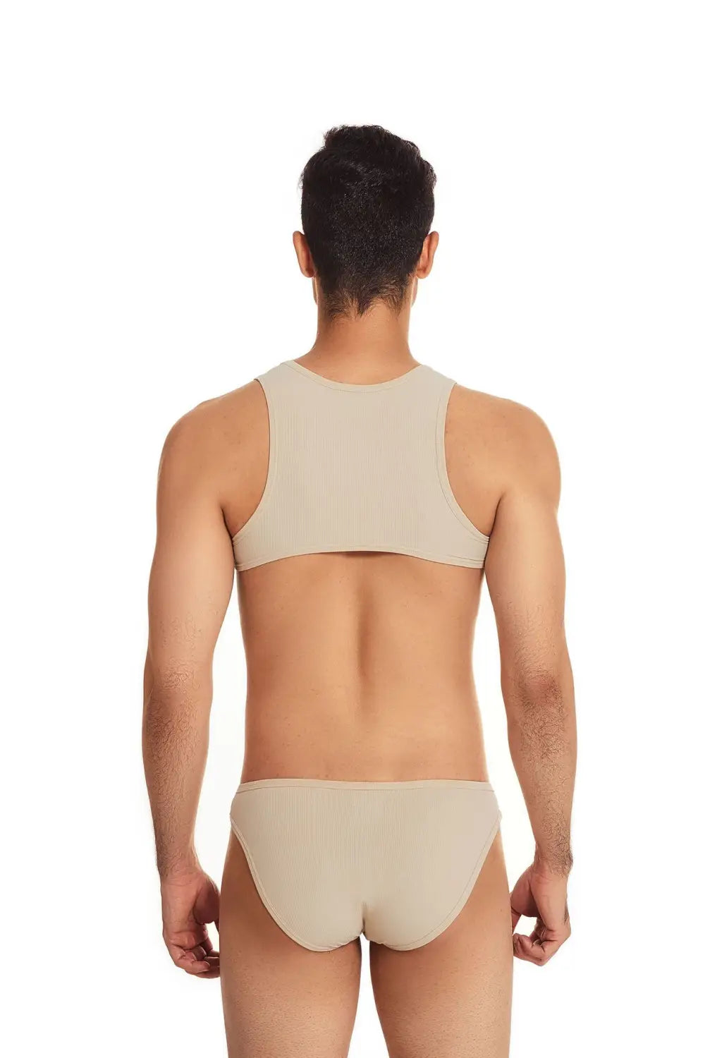Ensemble haut court et slips côtelés beige sans coutures pour homme, conçu comme vêtement de sport pour la salle de sport.