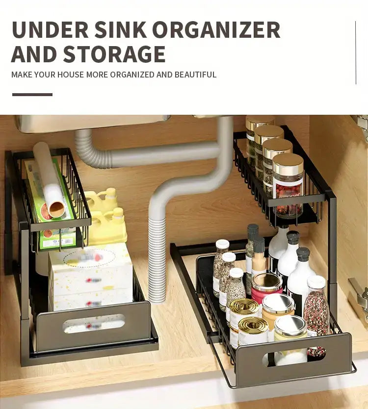 Organisateur d’évier en forme de L noir en métal avec deux bacs coulissants et paniers en treillis métallique pour le rangement des placards de cuisine et de salle de bains.
