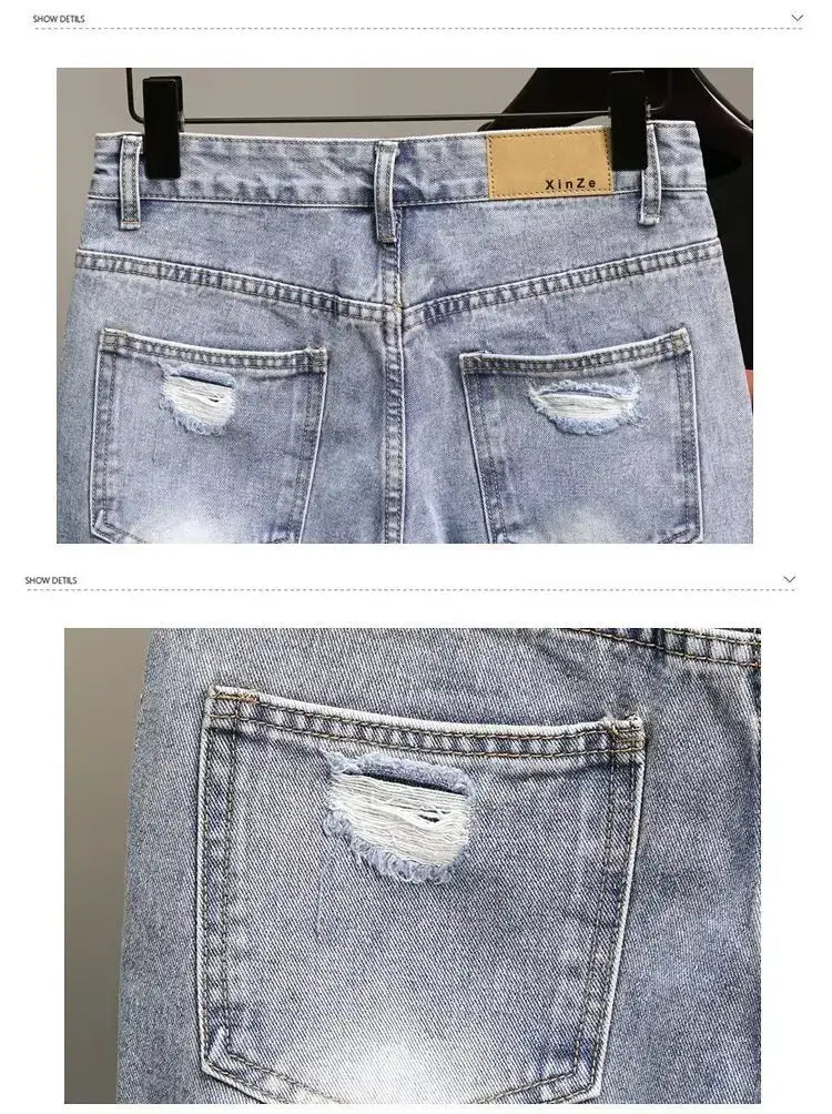 Die Rückseite von Herren rissigen Slim-Fit-Denim-Shorts in Hellwaschung mit ausgefransten, rissigen Partien an den hinteren Taschen und einem braunen Leder-Brand-Tag xinze.