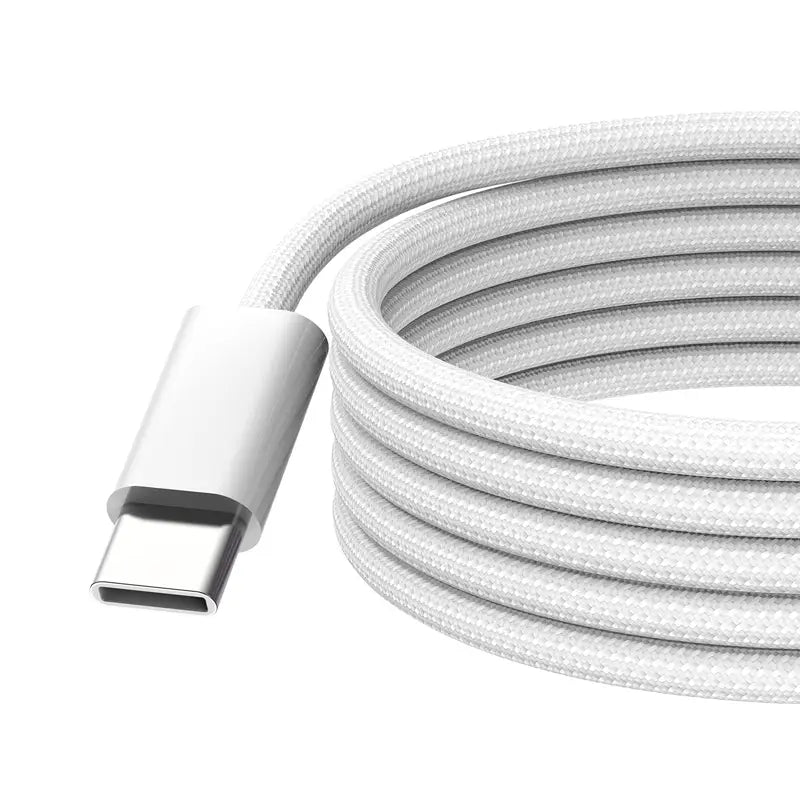 weißes geflochtenes USB‑C-Schnellladekabel mit 2 m sowie eleganten Metallsteckern für eine 240‑W-Leistungsübertragung.