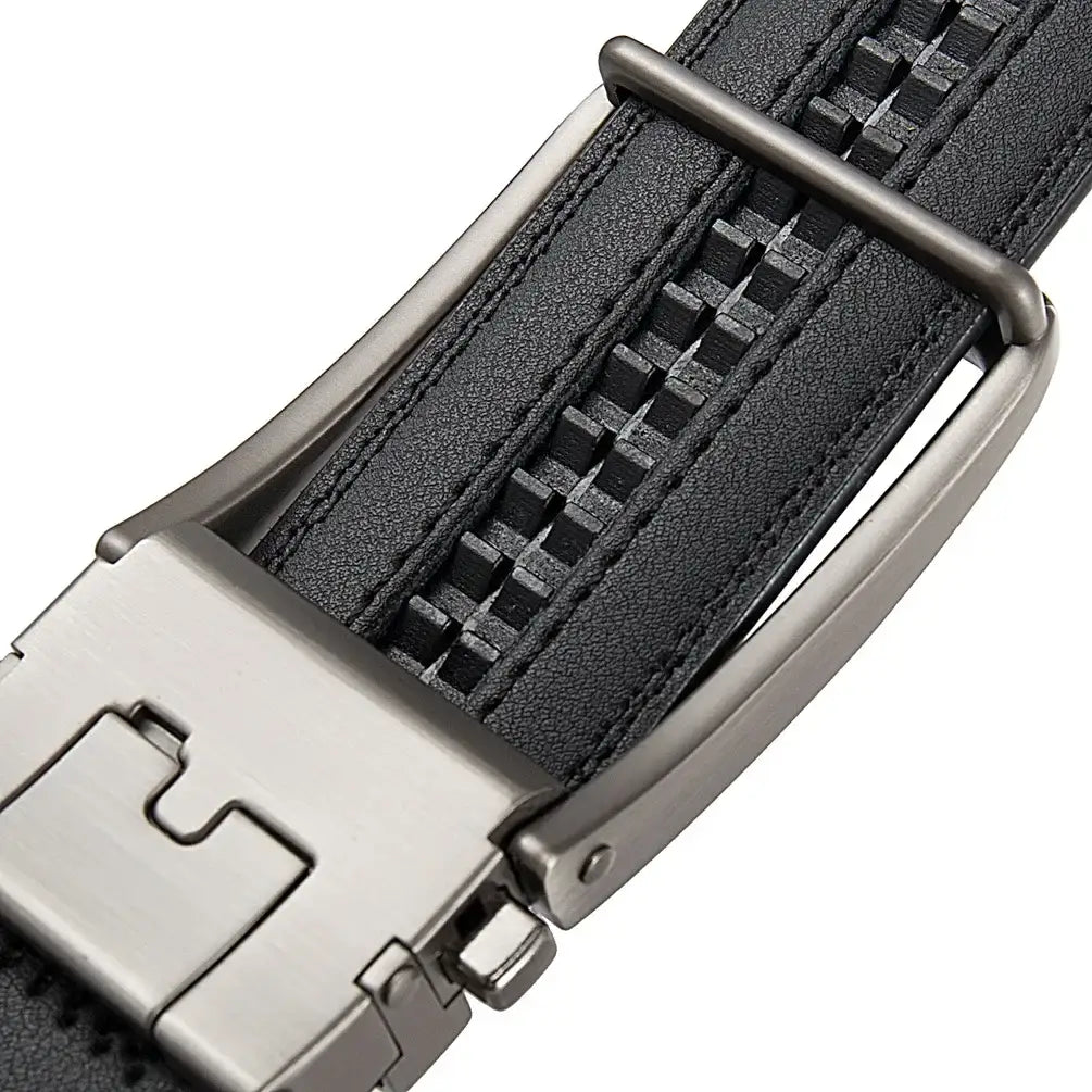 Ceinture de robe automatique en cuir pour homme, noire, avec une boucle automatique ton argent métallique élégante et un détail de fermeture éclair.