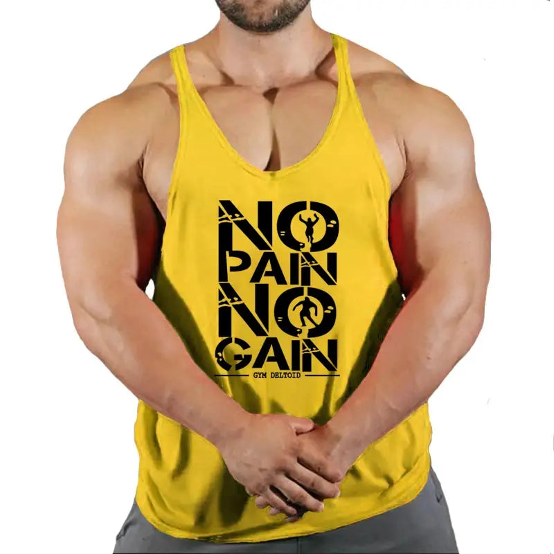 クイックドライ素材で作られた鮮やかな黄色の男性用ジムタンクトップ。力強い黒の「NO PAIN NO GAIN」グラフィックと、フィットネスのワークアウト用にデザインされたジム人物のシルエットを特徴としています。