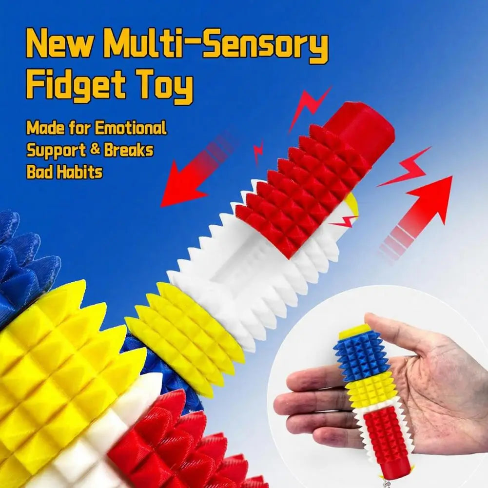 Un colorido rodillo giratorio con pinchos para aliviar el estrés, fabricado en plástico con textura, con secciones segmentadas en rojo, blanco, amarillo y azul, que proporcionan una experiencia multisentidos de juguete tipo fidget.