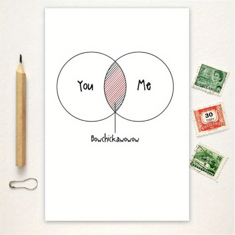Weiße Karte mit einer handgezeichneten Venn-Diagramm-Skizze mit den Worten „du“ und „ich“ sowie einem schattierten überlappenden Bereich, der mit „bowchickawow“ beschriftet ist, als lustige Venn-Diagramm-Valentinstagskarte für Paare.