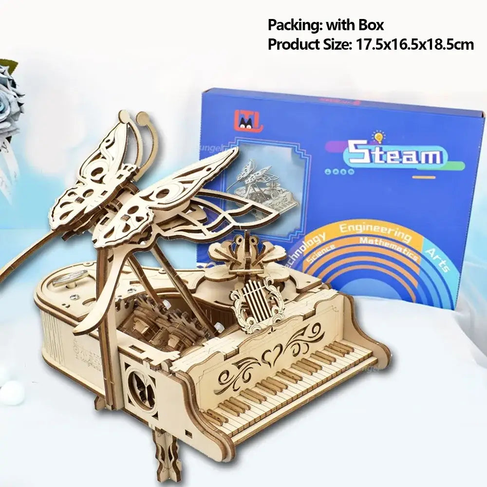 ein kunstvoll gestaltetes Klavier-Musikbox-3D-Holzpuzzle-Bastelset mit einem hölzernen Schmetterlings-motivierten Klavier-Modell aus hell-natürlichem Holz, mit detaillierten Ausschnittmustern und einem hellen, natürlichen Finish