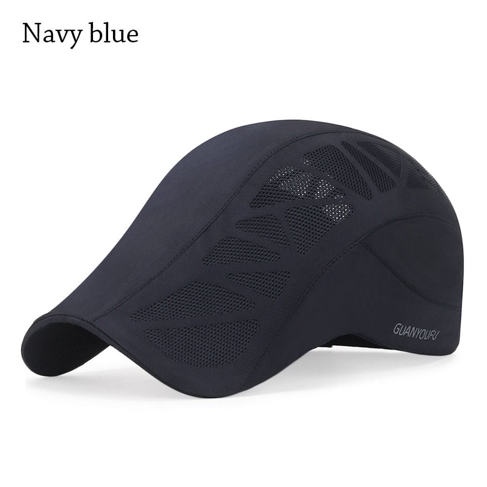 Gorra de béisbol de malla azul marino con visera curva y logotipo de marca sutil, diseñada como gorra transpirable para conducir en verano y como gorra estilo bombín de malla para golf.