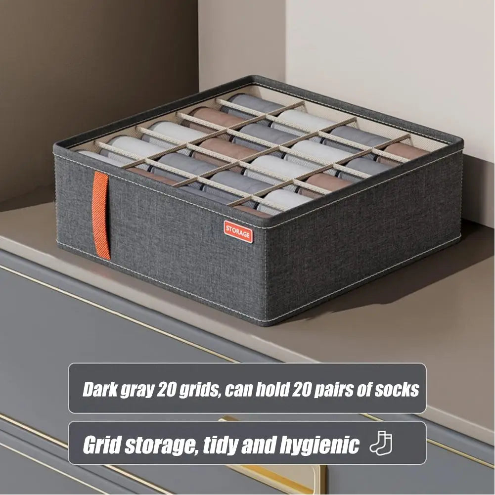 Dunkelgraue Stoff-Schubladenorganizer-Box mit orangefarbener Akzentriemen und weißer Ziernaht, mit 20 Rasterfächern zur ordentlichen Aufbewahrung von Unterwäsche und Socken.