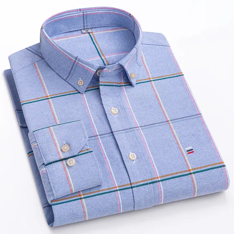 chemise oxford à carreaux en coton, grande taille pour homme, bleu clair, avec des rayures discrètes rose, vert et beige, et une patte boutonnée