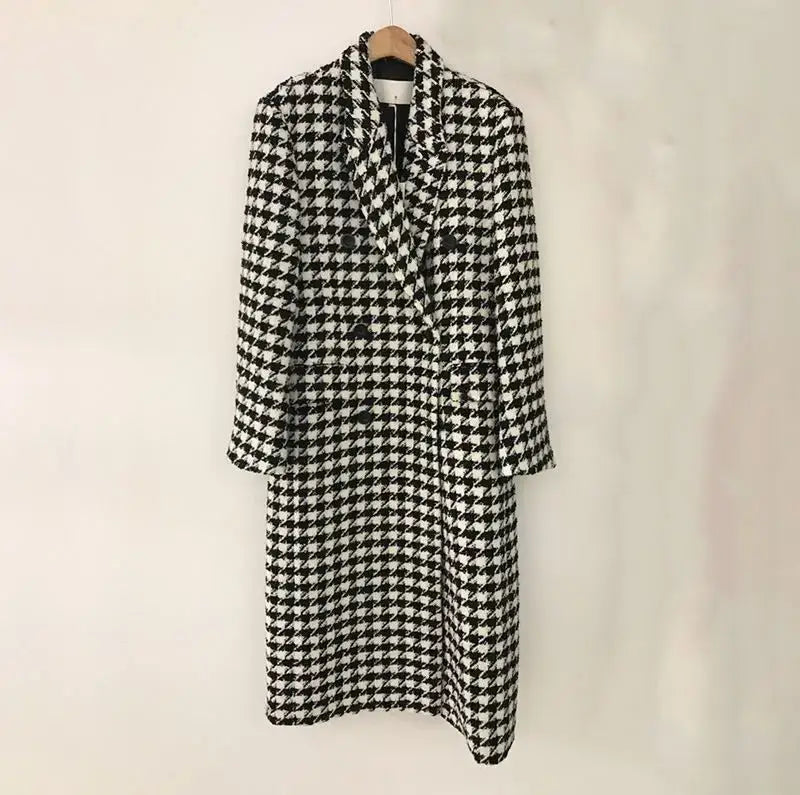 black and white houndstooth wool double breasted coat featuring a classic double breasted design.