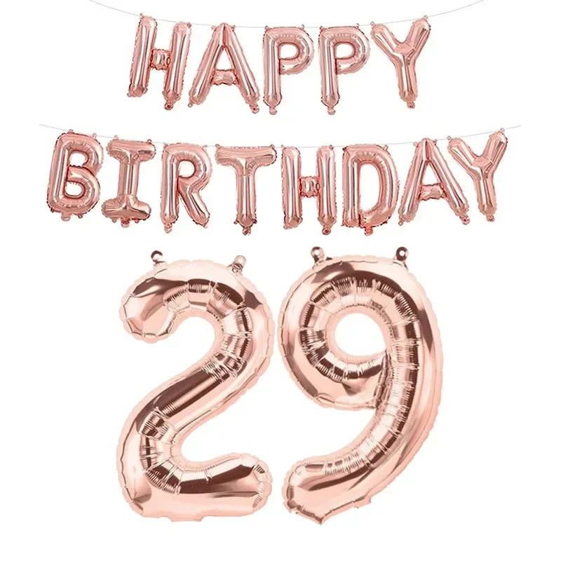 Bannière de ballons en feuille or rose comprenant « Joyeux anniversaire » et le numéro 29 pour les célébrations d’anniversaire.