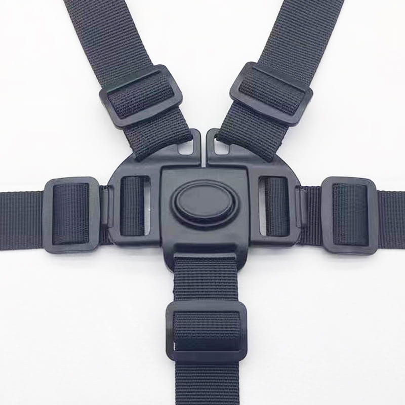 Schwarzer Nylon-Universal-5-Punkte-Babygurt zur Sicherheit mit Kunststoffschnallen und zentralem Verstellmechanismus.