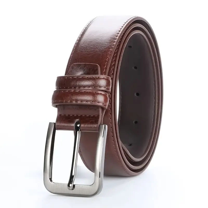 Ceinture pour hommes en simili cuir marron clair avec boucle à broche rectangulaire ton argent, affichée sur fond blanc