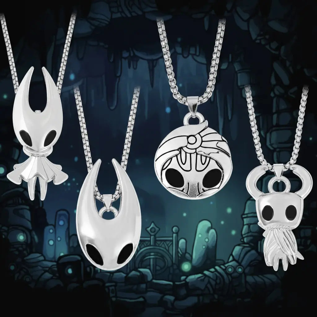 Pendentifs en forme de chevalier creux argenté, personnages, réalisés en métal, montés sur des chaînes, présentés dans un collier de jeu en pendentif argenté de chevalier creux.