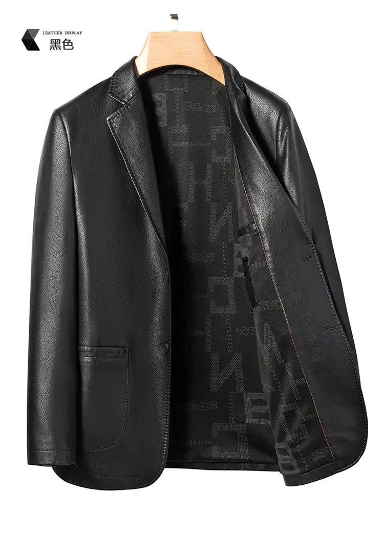 Blazer en cuir noir, coupe ajustée, pour homme, avec un motif texturé discret sur la doublure intérieure, adapté au port en hiver.