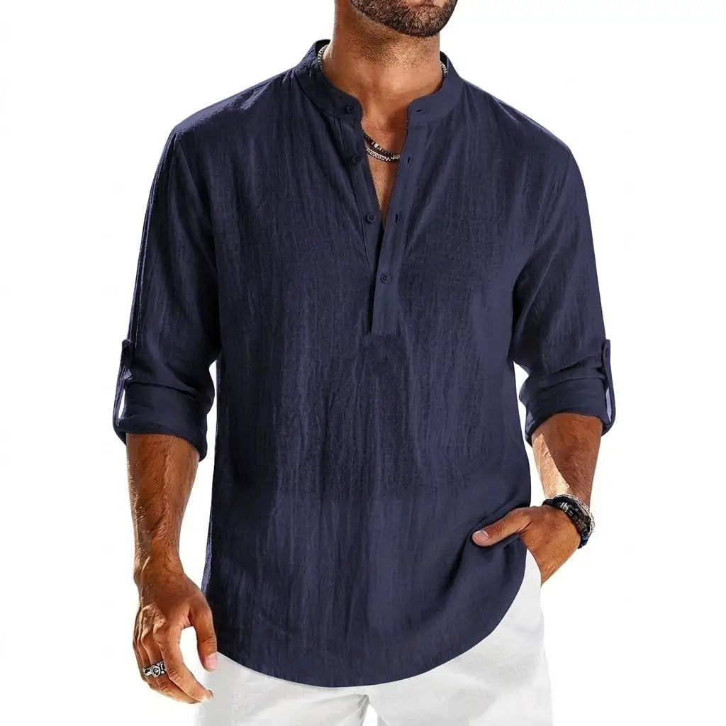 Chemise Henley à manches longues en coton et lin bleu marine pour homme, avec manches retroussées et col mandarin.