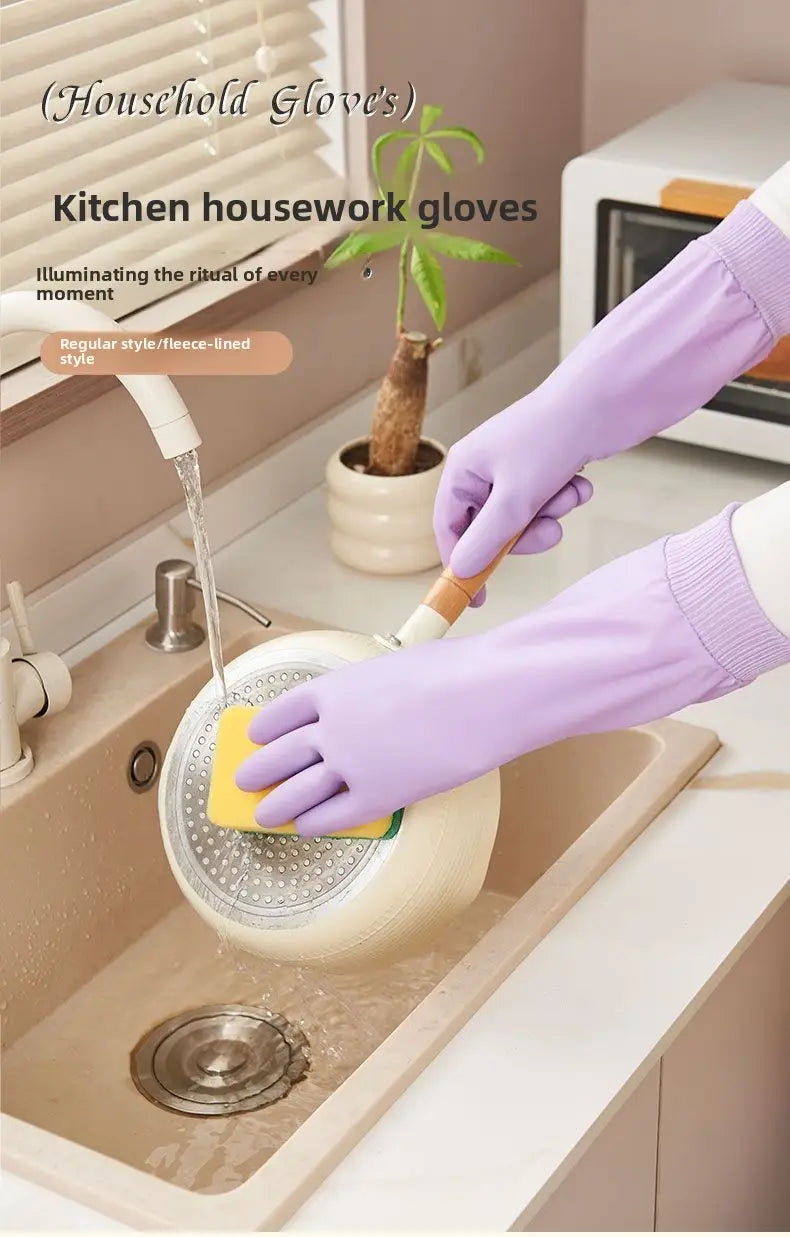 Gants de vaisselle imperméables pour femmes, violets, avec doublure en polaire à l’intérieur et un design de style classique.
