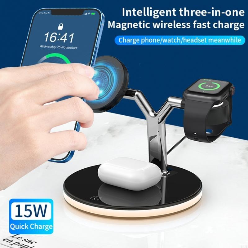 Estación de carga inalámbrica magnética negro y plata con tres ranuras para teléfono, reloj y auricular, con potencia de salida de 15 W en un cargador inalámbrico magnético tres en uno.