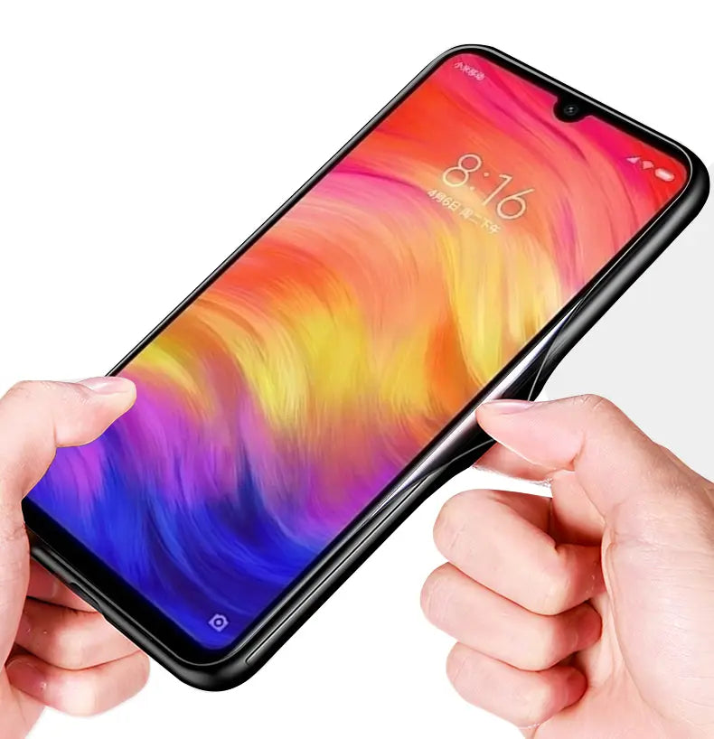 Schwarze schützende maßgeschneiderte Handyhülle für iPhone mit schlankem, modernem Profil, abgerundeten Kanten und individuell gestalteter Glasabdeckung, von der Rückseite dargestellt