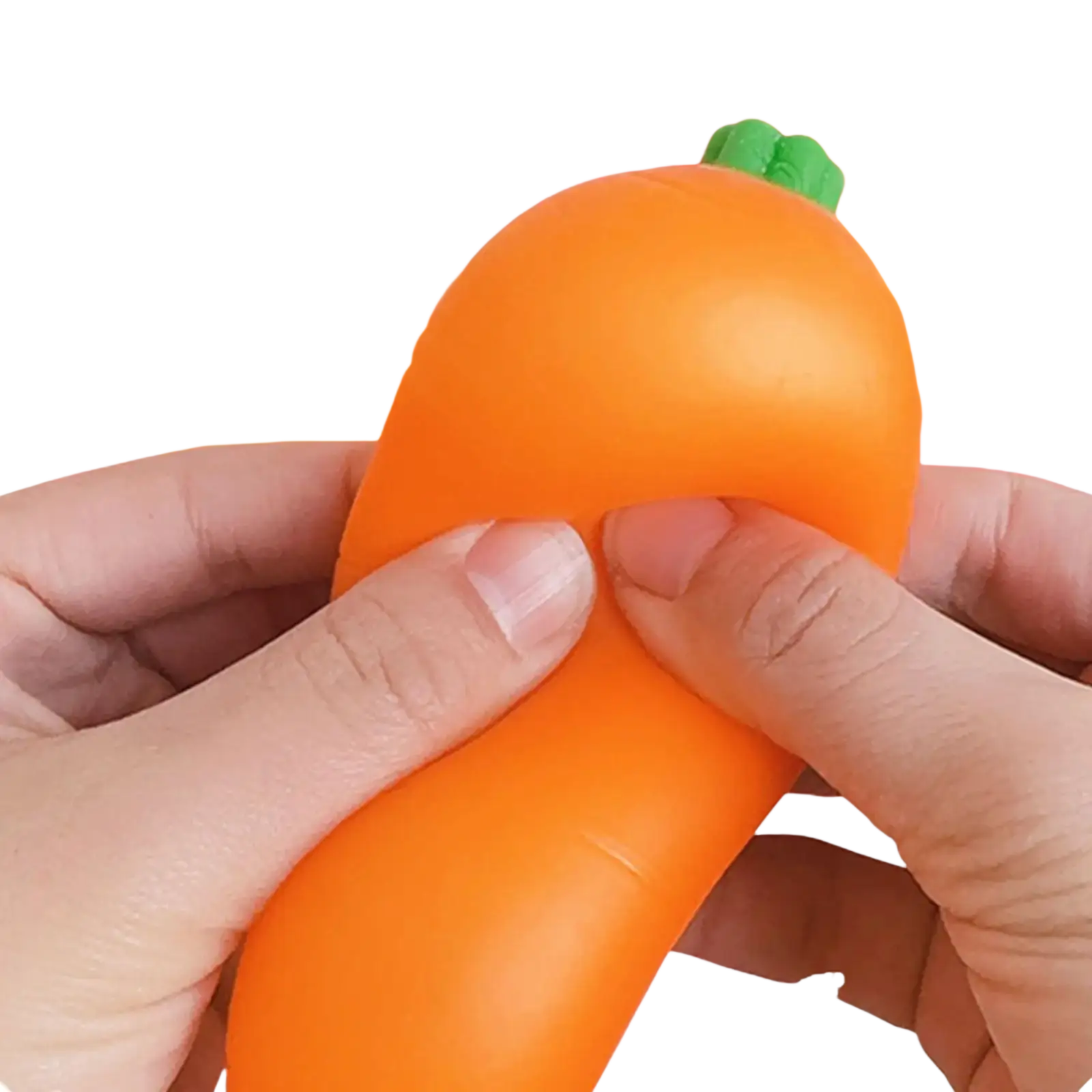 Vista frontal de un juguete exprimible de rebote lento con forma de zanahoria naranja, con la parte superior verde con hojas hecha de silicona blanda.