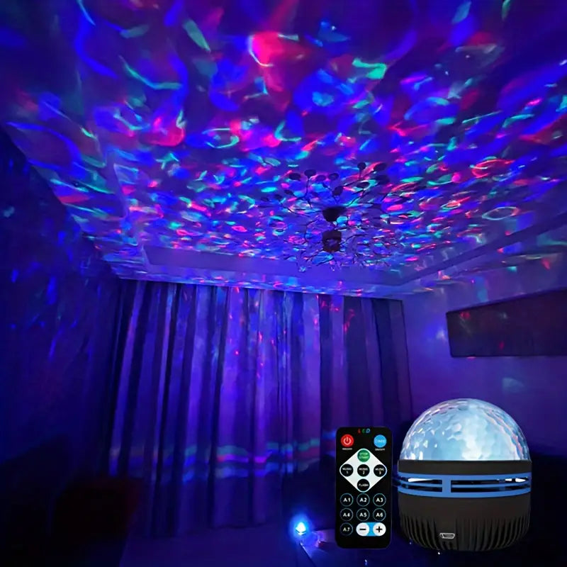 une lampe de projection en forme de boule disco, avec surface réfléchissante facettée et accents LED bleus à sa base, conçue comme une veilleuse à télécommande.