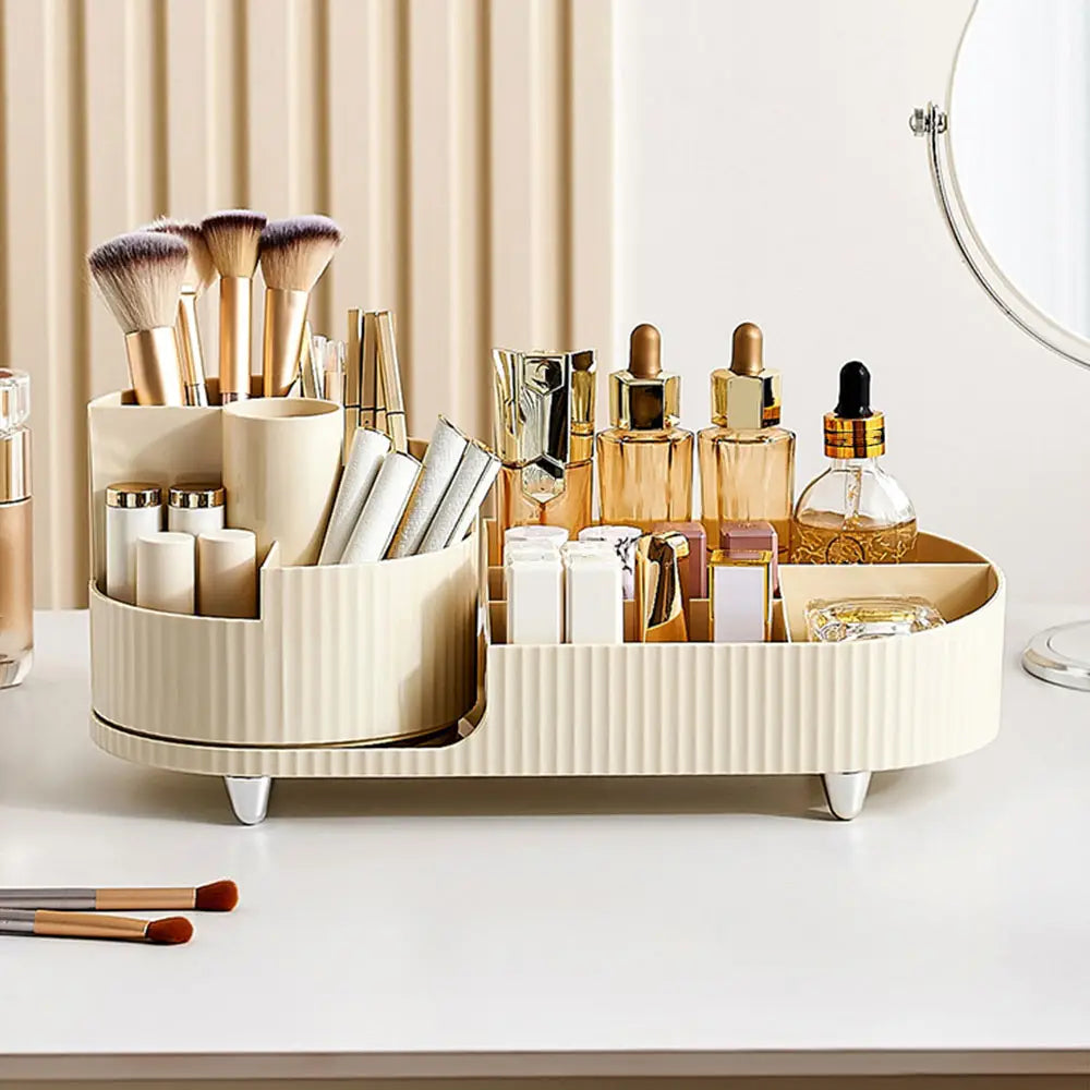Boîte de rangement pour bureau en plastique côtelé beige avec fonction rotative à 360 degrés et plusieurs compartiments, pour organiser les pinceaux à maquillage, les produits de soin et les flacons de parfum.