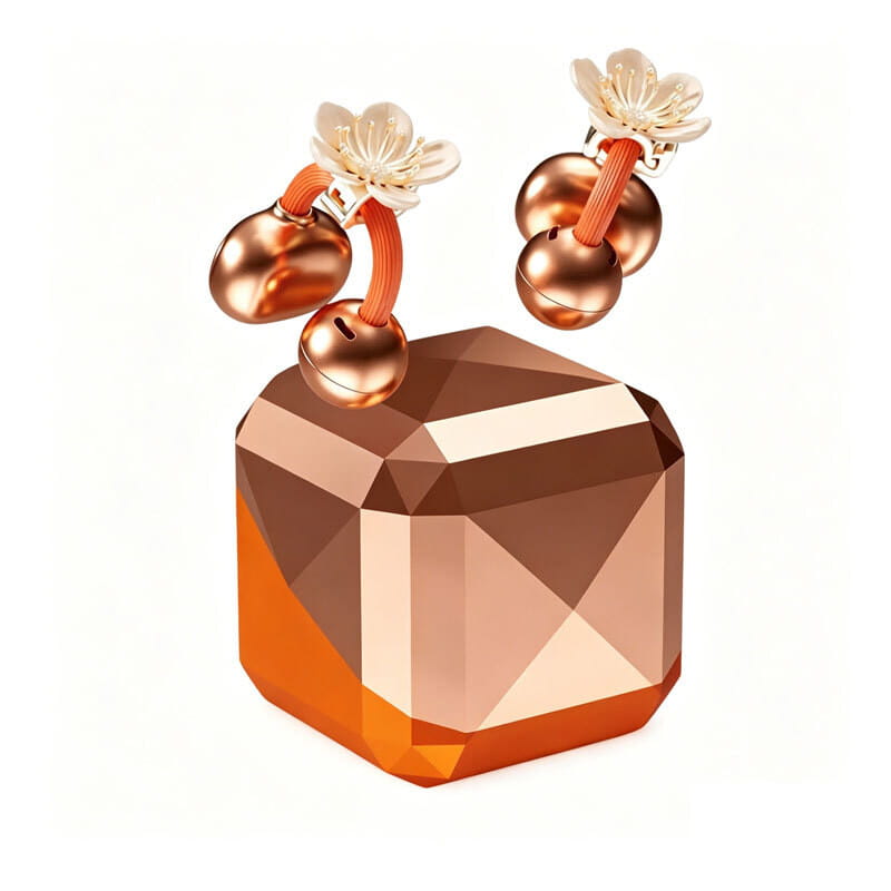 Roségoldener geometrischer Autoluftfrischer mit floralem Oberteil und baumelnden Glöckchen ergänzt Bluetooth-TWS-Ohrhörer mit Ohrring-Akzenten; mit Bluetooth-Version für ein kompaktes, bequemes Audioerlebnis.