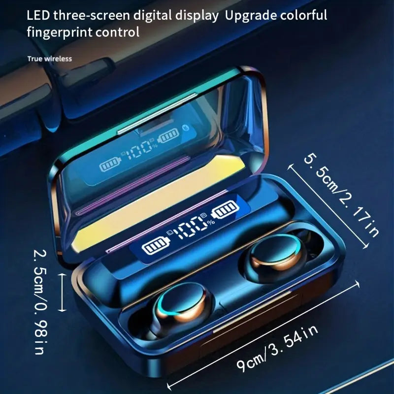 Blaue und goldene kabellose Ohrhörer in einem eleganten, beleuchteten Ladeetui mit LED-Anzeige, die effiziente Ladefunktionen des Etuis präsentiert