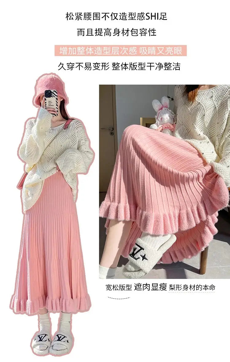 Jupe mi-longue en maille rose, avec taille haute, plis marqués et tissu souple et fluide présentant un ourlet volanté.