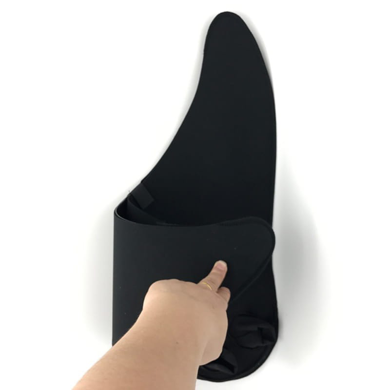 Schwarze Silikon-Einlegesohle für Schuhe mit konturierter Form und glatter Oberfläche, ausgelegt für die Erwachsenen-Meerjungfrauen-Schwimmflossen Trainingsflipper.