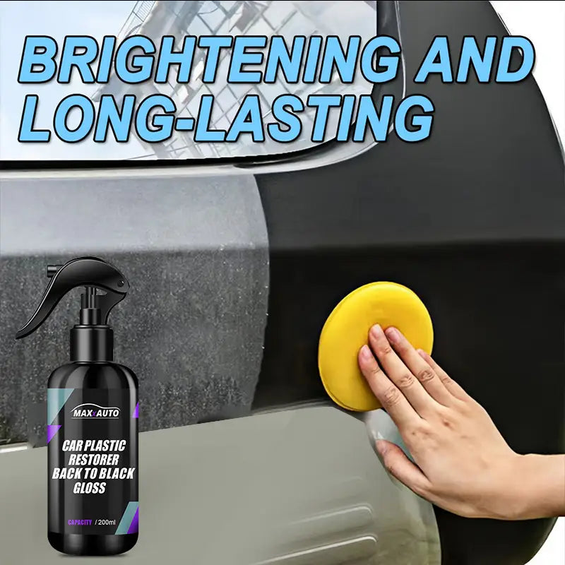紫およびティールの幾何学模様をあしらった、黒いノズルとトリガーを備えた「MAX AUTO CAR PLASTIC RESTORER（マックス オート カー プラスチック リストアラー）」のラベル付きブラックスプレーボトル（自動車用プラスチックリストアスプレー グロス トリム リノベーターとして使用）