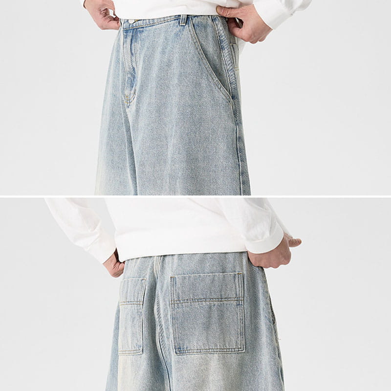 Des jeans japonais rétro à jambes larges pour hommes en grandes tailles en denim bleu clair, fabriqués dans une coupe décontractée et dotés de poches classiques à l’avant.