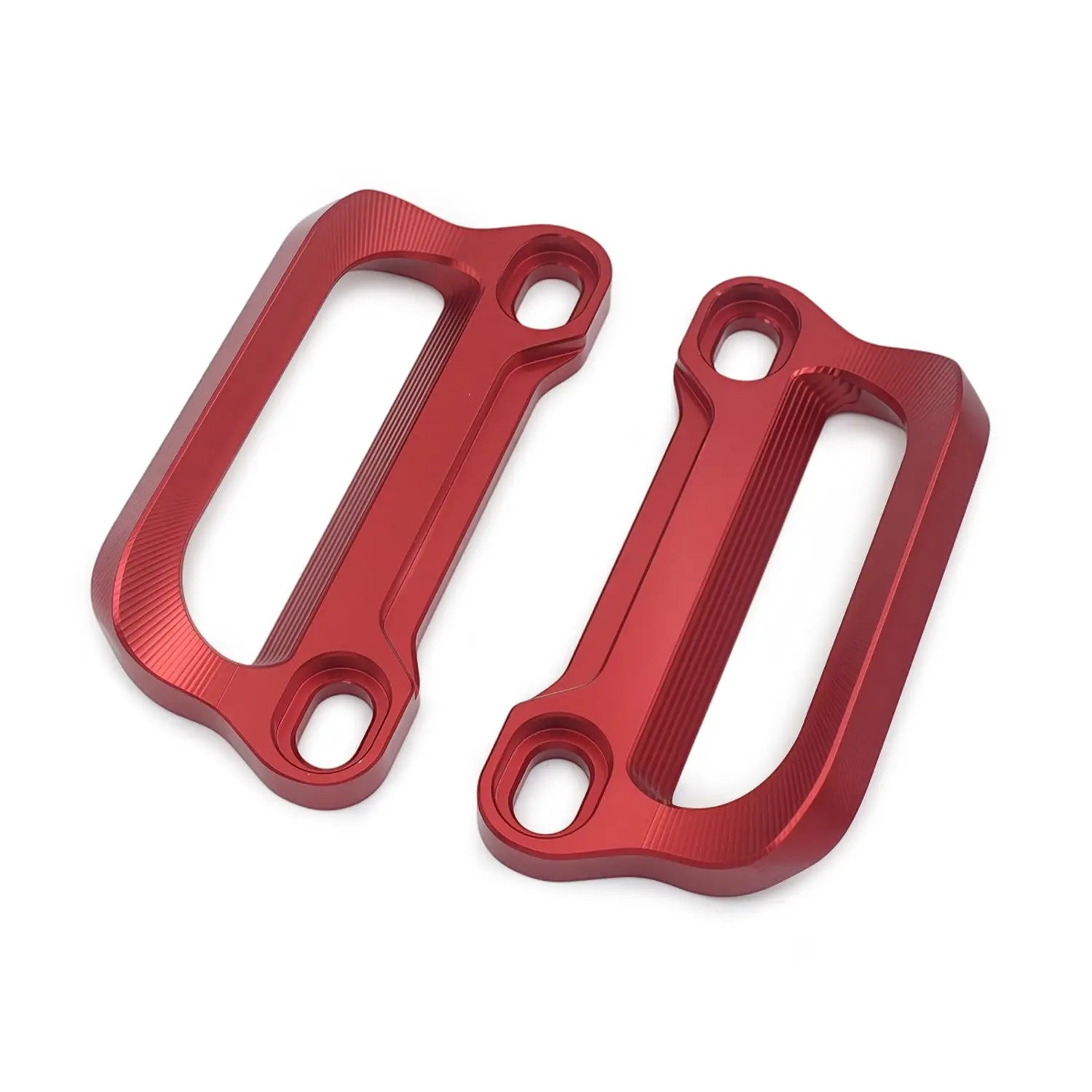 Cfmoto 675srr CNC-Gepäckträgergriffe für den Soziusbetrieb aus rot eloxiertem Aluminium mit strukturierter, gerippter Oberfläche und präzisen Aussparungen für eine sichere Montage.