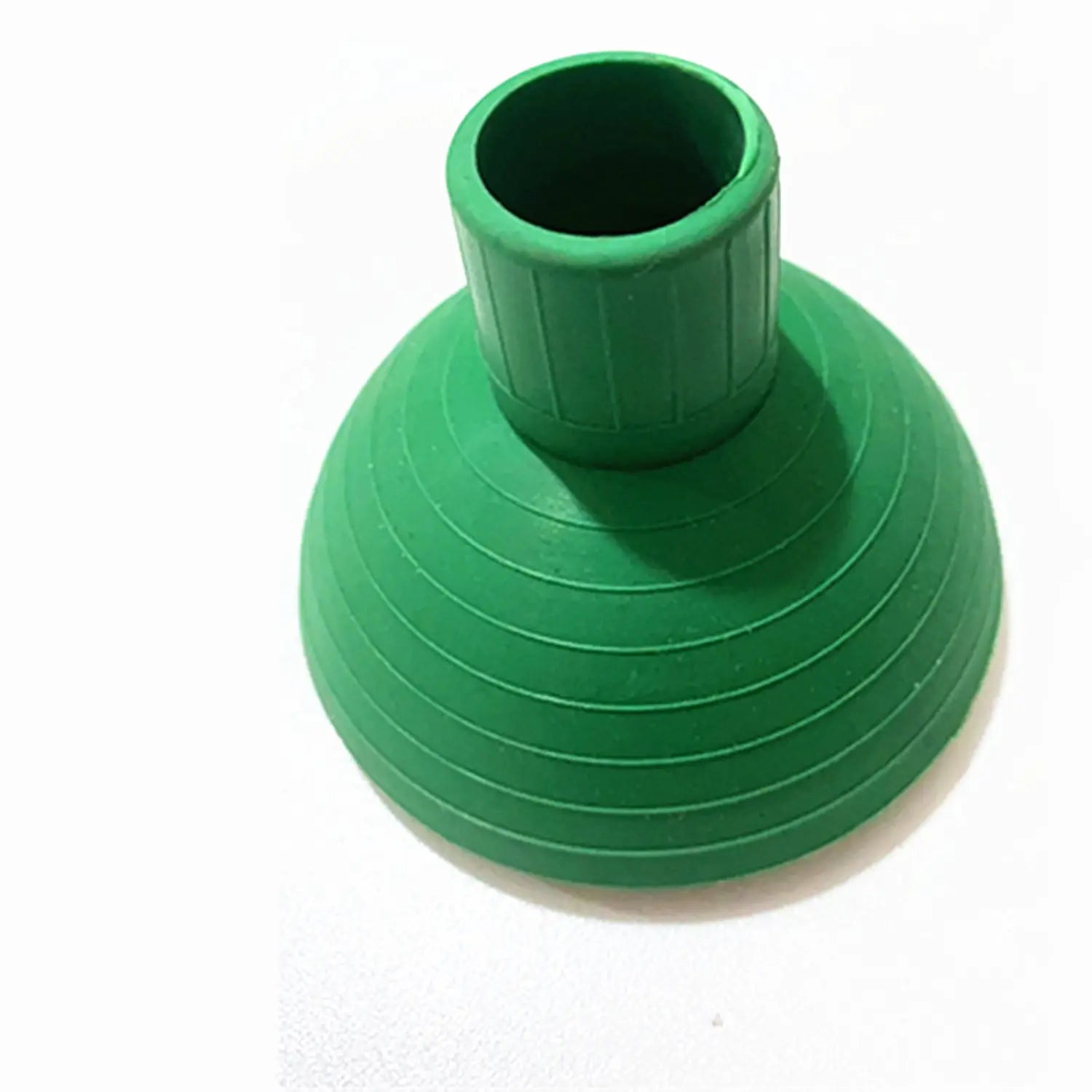 Grüne Silikon-Saugkugel mit geriffelter Textur und verbreiterter Basis, ausgelegt als Ersatz-Duschkopf zur Optimierung der Wasserabgabe beim Gießen im Garten.