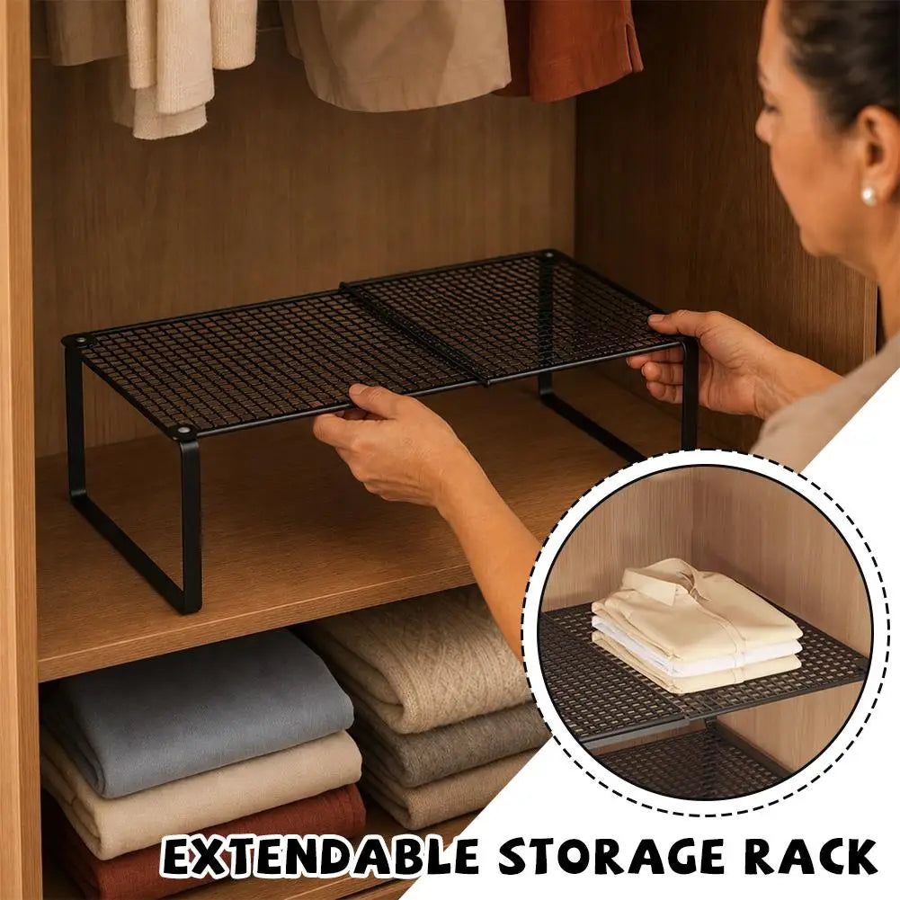 grille de rangement extensible en métal noir en acier au carbone, au design en treillis, pour organiser une étagère de placard extensible.