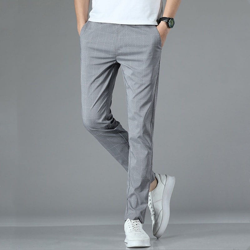 Pantalon chino à carreaux gris décontracté pour homme en soie glacée, avec coupe ajustée et texture subtile