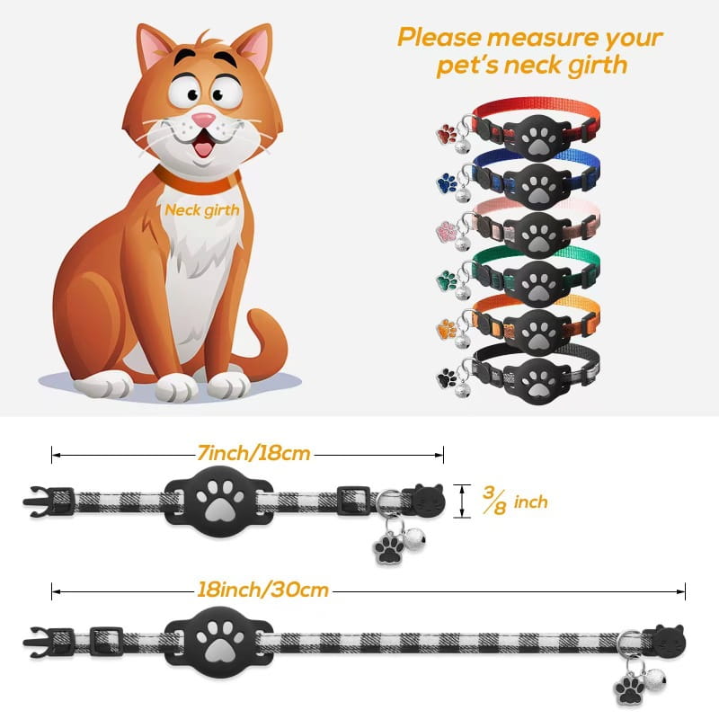 ベルと肉球プリントのチャーム付きの黒と白のチェック柄エアタグ猫用首輪。肉球プリントのバックルとかけたベルのチャームを特徴とします。
