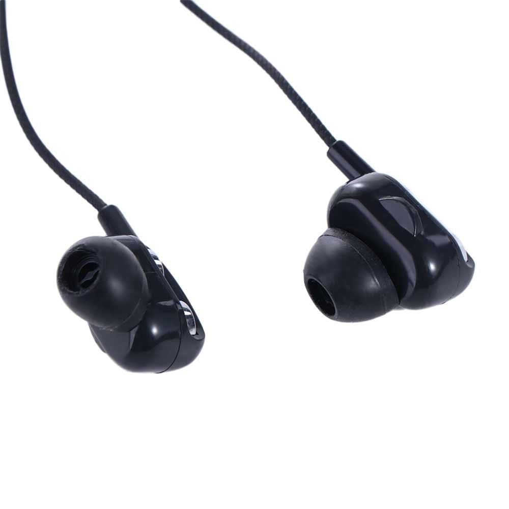 Écouteurs à double dynamique noirs avec finition brillante élégante et câbles fins noirs, conçus pour un casque stéréo filaire 3,5 mm.
