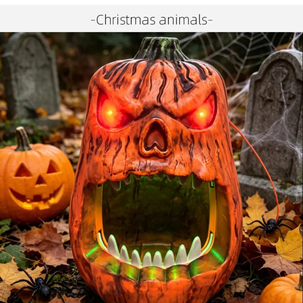 caja de almacenamiento para caramelos con calavera de calabaza de Halloween con farol con forma de calabaza naranja, que presenta ojos rojos brillantes y luces LED verdes que iluminan dientes blancos y afilados.