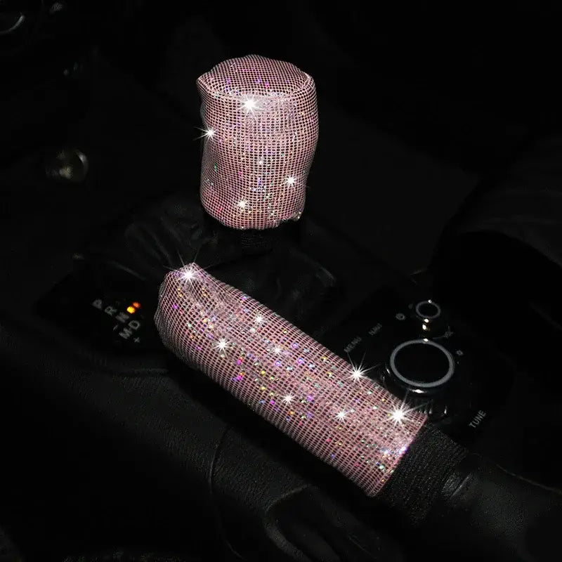 Juego de funda para palanca de cambios del coche y para freno de mano con pedrería rosa, procedente del juego de funda para volante con brillo rosa, diseñado para un interior automotriz con estilo.