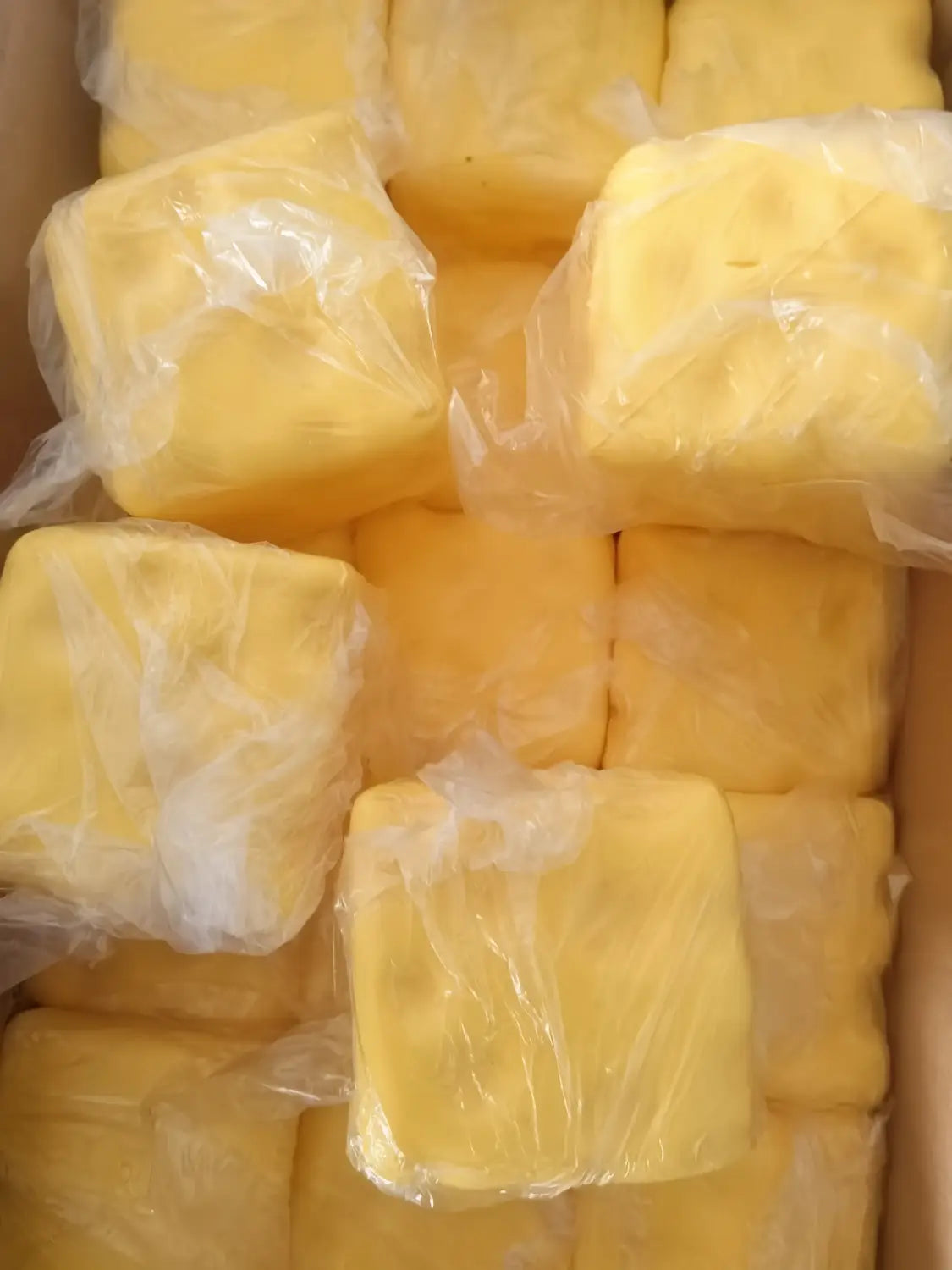 bloques de espuma amarillos con forma de cubo envueltos en plástico transparente que representan queso, en forma de juguete blando de descompresión de crecimiento lento, lento y que se hunde, para aliviar el estrés
