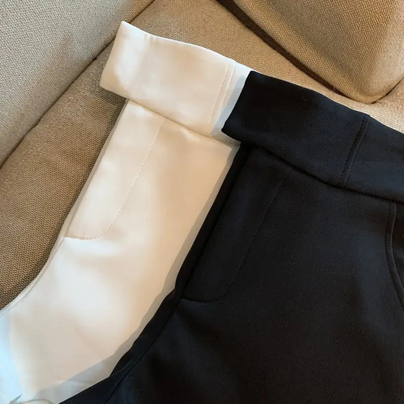 Schwarz-weißes Zweifarbenhemd mit strukturiertem Kragen, kombiniert mit Damen-High-Waist-Shorts von Mooyufon in Schwarz.