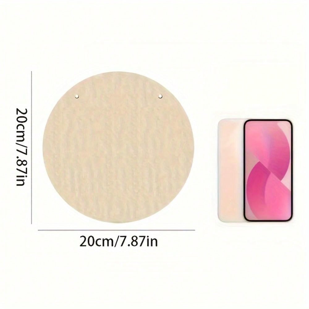 panneau mural de salle de bains circulaire en bois beige avec une surface texturée et deux petits trous pour la suspension, présentant une décoration de lavande