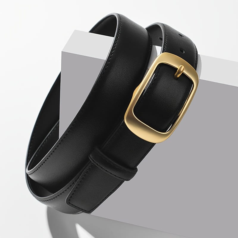 Ceinture pour femmes en cuir noir avec boucle rectangulaire à tons dorés, conçue comme sangle pour jean.