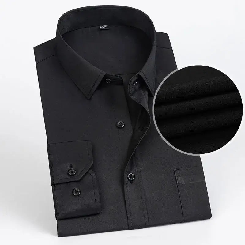 Herren gestreiftes Businesshemd mit langen Ärmeln in Schwarz mit Knopfleisten-Design, klarem Kragen und passenden Knöpfen.