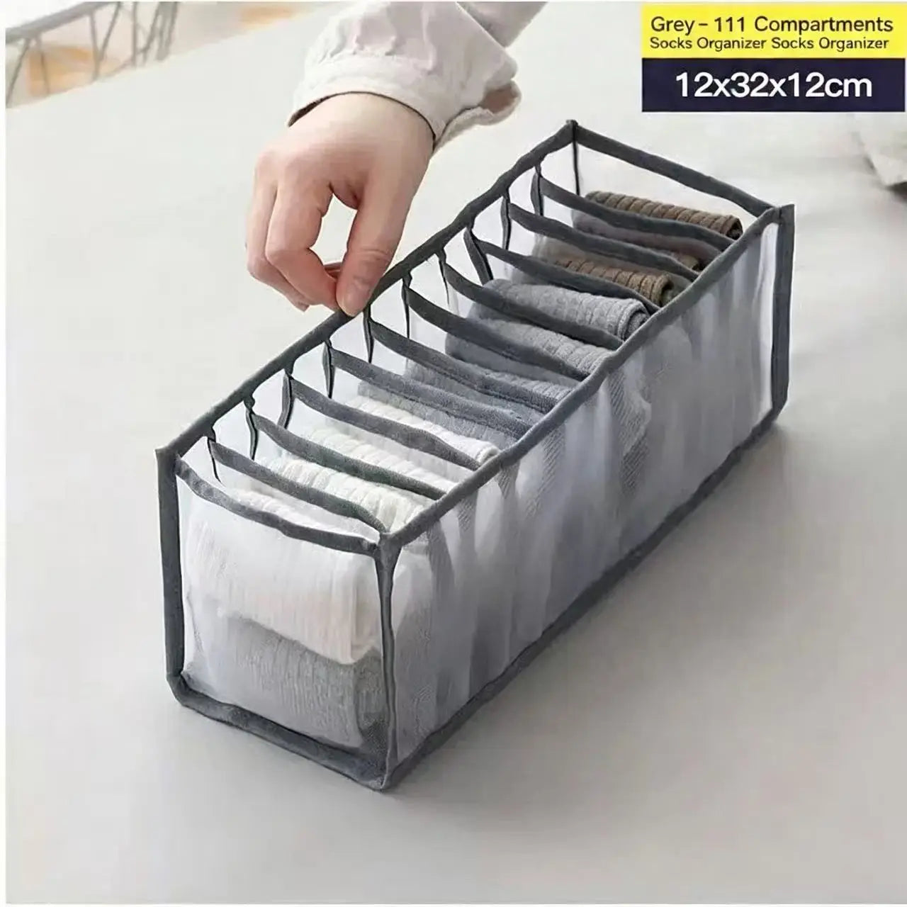 séparateur de tiroir pour organisateur de sous-vêtements en maille grise avec 12 compartiments, conçu pour un rangement soigné des chaussettes pliées dans une boîte de rangement d’armoire 3 en 1