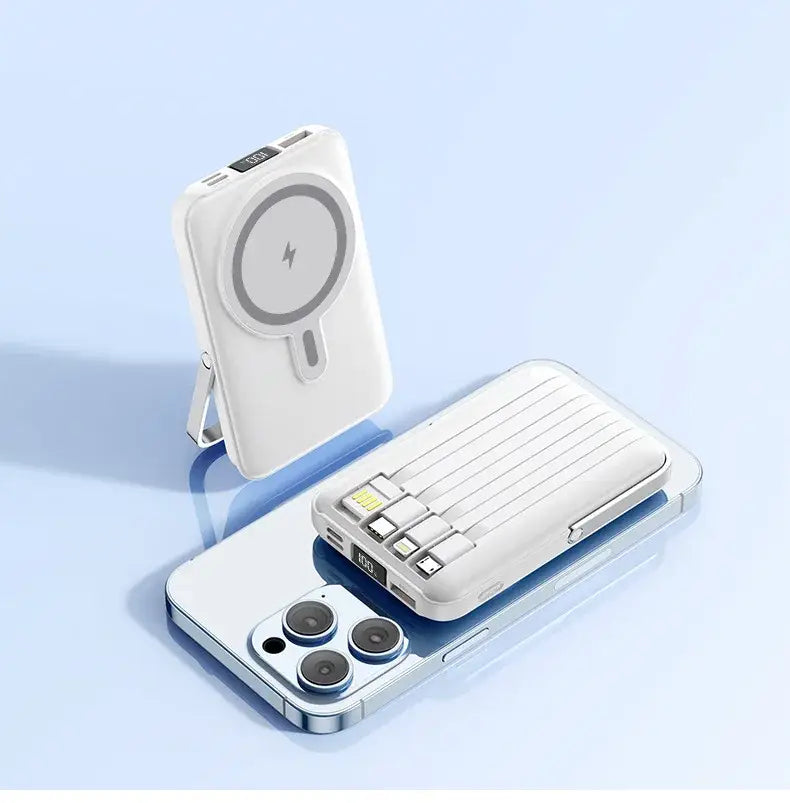 Banco de energía con cargador inalámbrico blanco con almohadilla magnética circular y soporte integrado, junto a un banco de energía portátil blanco que cuenta con múltiples puertos USB y textura con relieve, para la función de banco de energía de carga rápida.