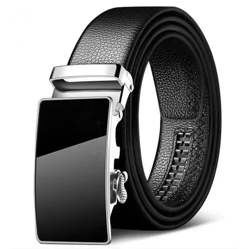 Ceinture en cuir noir pour hommes avec une boucle automatique rectangulaire ton argent élégante, présentant une ceinture en PU noire.